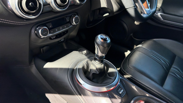 Nissan Juke 1.0 DiG-T 114 Tekna 5dr Petrol Hatchback
